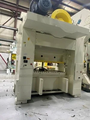 USED 1988 KOMATSU E2M200