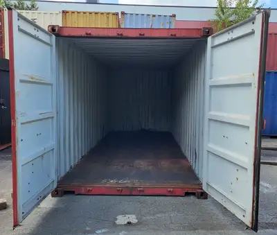 20 ft Standard Shipping Container w/ Small Hole in floor - CAIU3332295