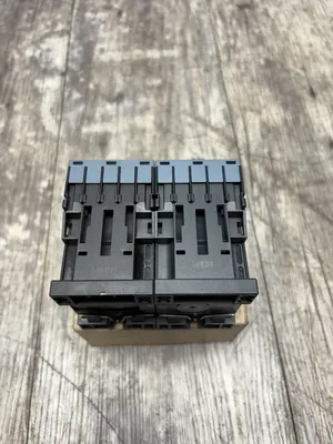 Siemens 3RT2017-2AB01 3RH2131-2BB40 Electrical/PLC/Automation | ESS Industrial Equipment Sales (5)