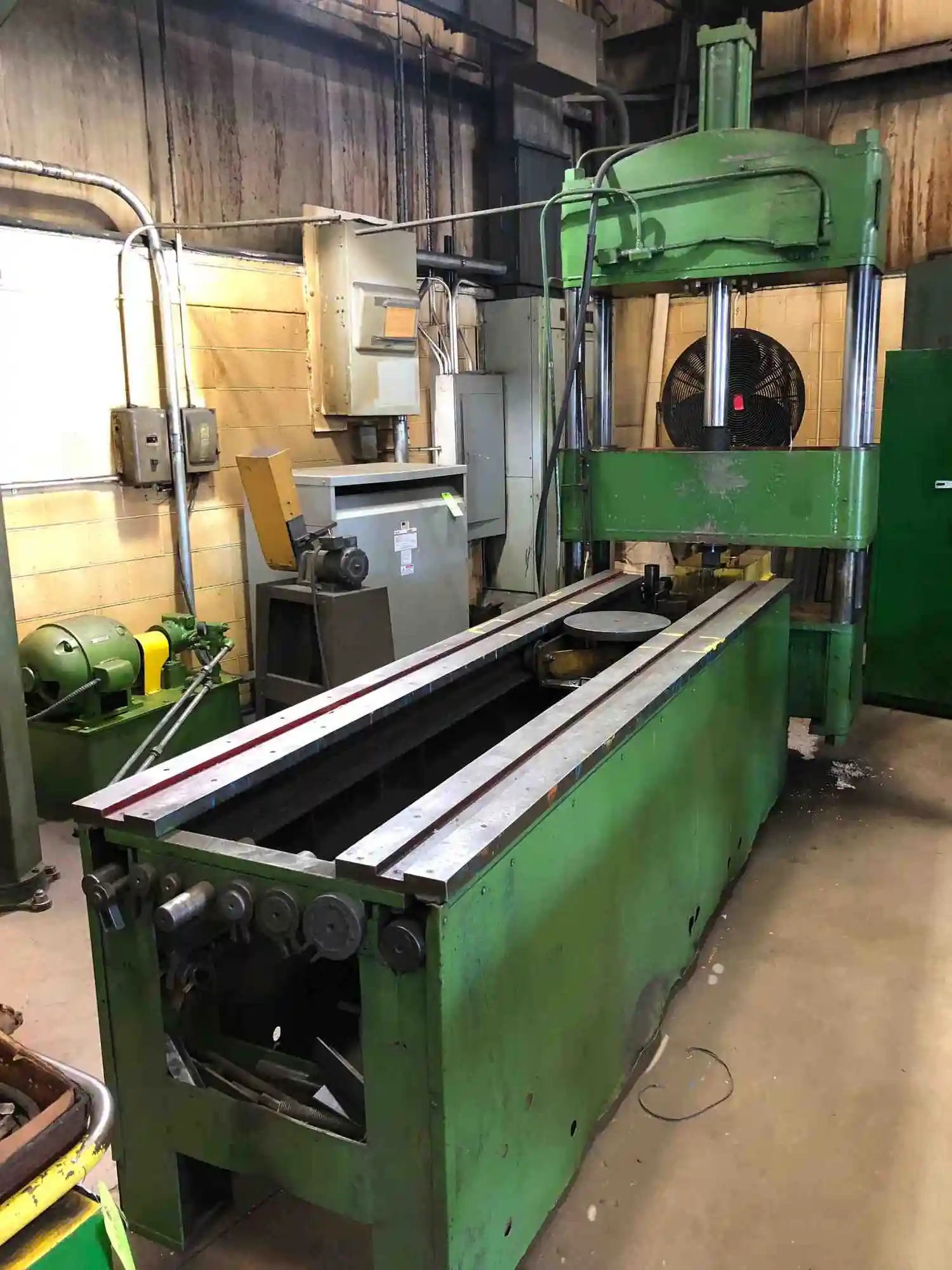 60 TON 4 POST HYDRAULIC STRAIGHTENING PRESS, 42" LR X 18" FB TABLE, 117" PNEUMATIC RUN OUT TABLE,