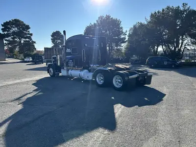 USED 2009 PETERBILT 389