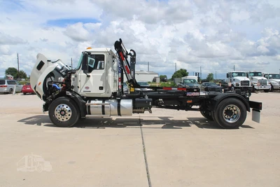 New | in-Stock 2025 MACK MD6 Hooklifts & Roll-Offs Texas US | Roll Off Truck World #1491879