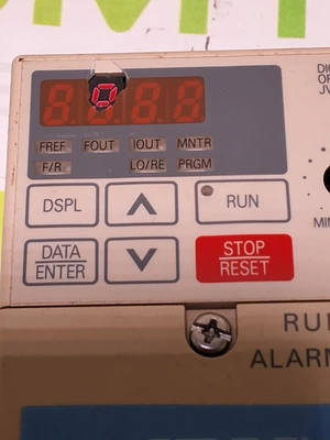 IDM CONTROLS CIMR-V7AU20P4 3 PHASE INVERTER DRIVE *MINOR DAMAGE*