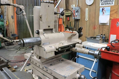 USED 1990 O.K. Tool R6, NEW 1990, WITH WORKHEAD,