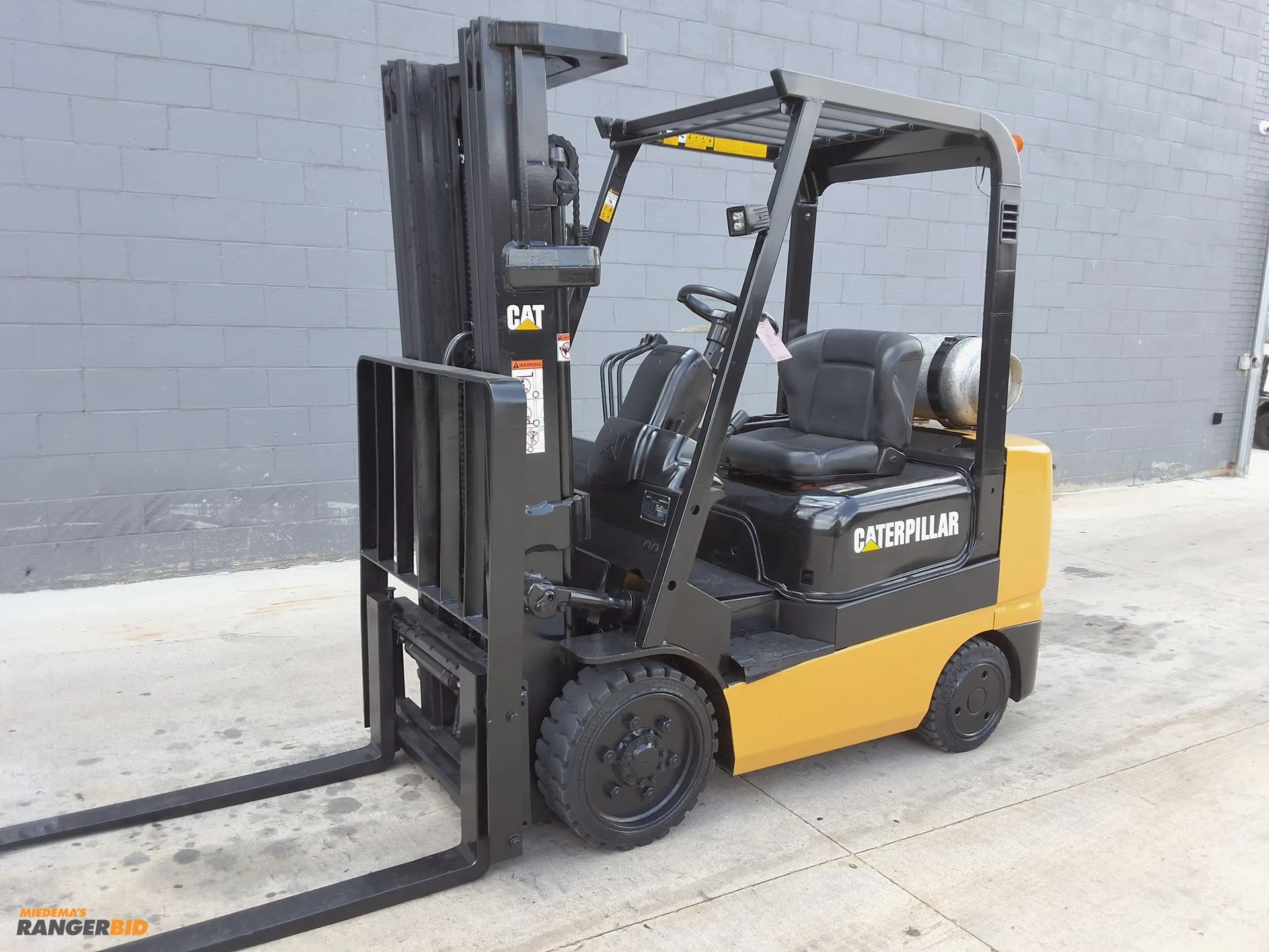 USED CATERPILLAR 5,000LBS CAPACITY