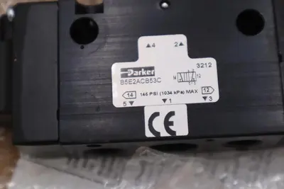 NEW PARKER B5E2ACB53C SOLENOID VALVE 3/8 2 POS. 120V - STOCK GF850