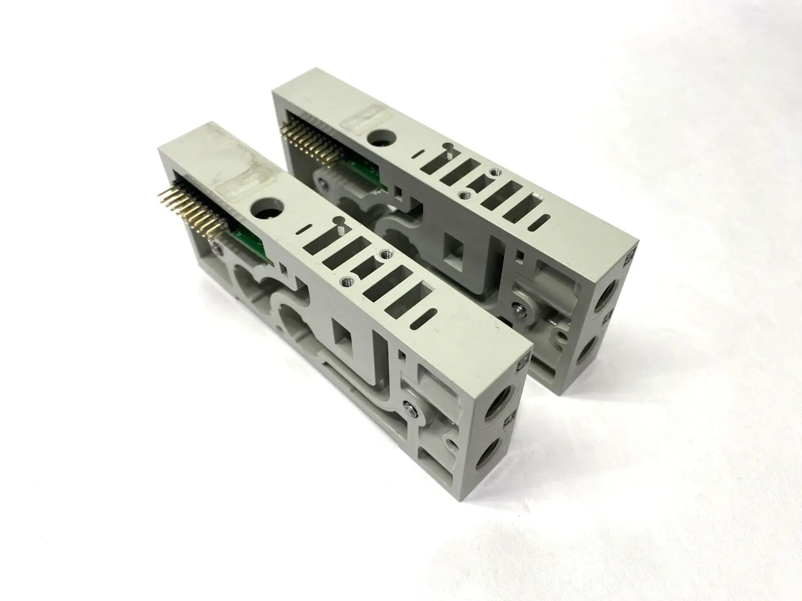 USED NUMATICS SOLENOID MANIFOLD BASE 1/8" NPT DOUBLE Z-BOARD 256-152 LOT OF 2
