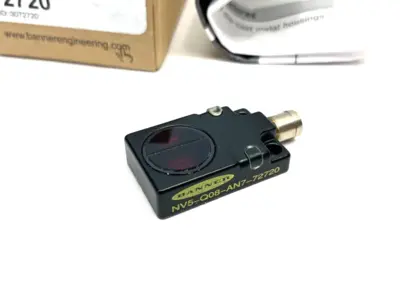 USED BANNER ENGINEERING LOW-PROFILE DIFFUSE-MODE INFRARED SENSOR