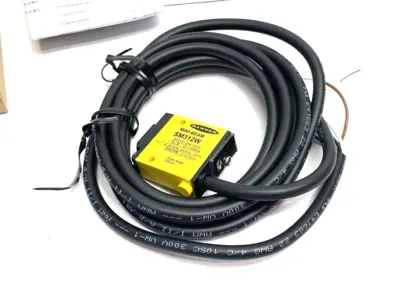 USED BANNER ENGINEERING MINI-BEAM DIVERGENT DIFFUSE SENSOR RANGE: 130MM 26264