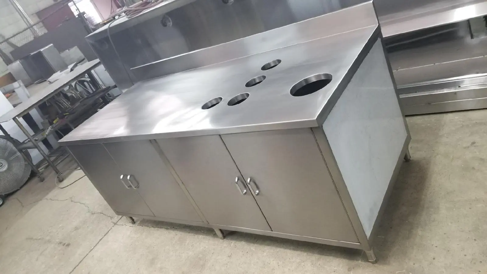 Fountain Table - Stainless Steel for Restaurant - 86inches X 36 inches X 35 inches