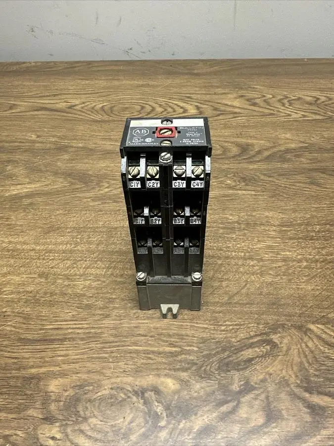 USED ALLEN-BRADLEY 700-P1200A1