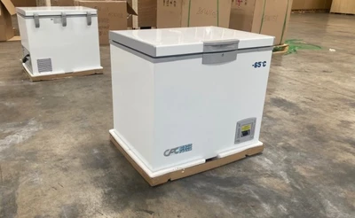 171-0381 35" Solid Top Self Contained Ultra Low Temperature Chest Freezer