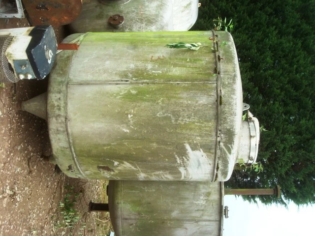 4500 L S/S Enclosed Vertical Tank