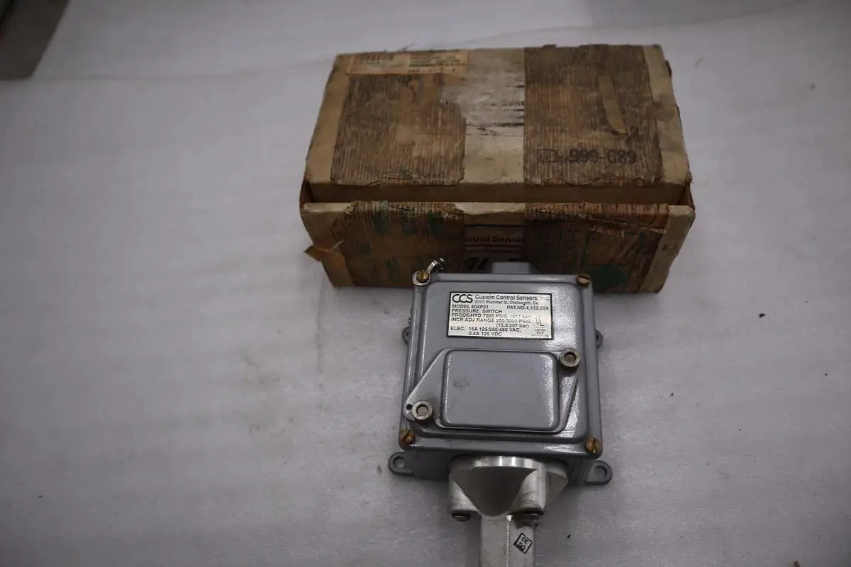 CUSTOM CONTROL SENSORS 604P21 / 604P21 - NEW - STOCK 5667CC