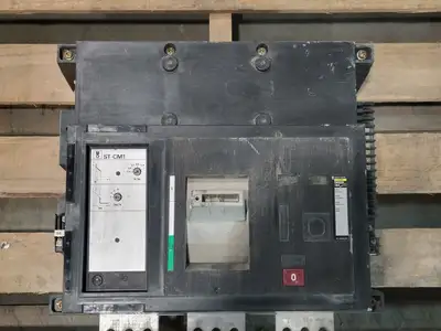 NEW MERLIN GERIN CM3200N