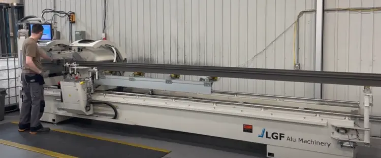 Used 2011 LGF _UNKNOWN_ Double Miter Saws Quebec CA | Starlight Sales Corp #1444217