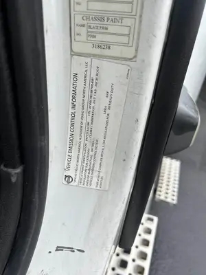 USED 2015 VOLVO VNM64T200
