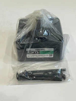 NEW ORIENTAL MOTOR 4GN180S GEARHEAD PARALLEL SHAFT