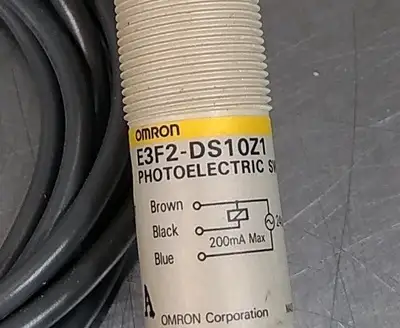 Omron E3F2-DS10Z1 Photoelectric Switch Loc5E2/4