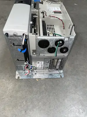ALLEN BRADLEY 20DD011A3NYNA1NNA /A PowerFlex 700S 7.5HP 3Ph 0-320Hz 480V @2A