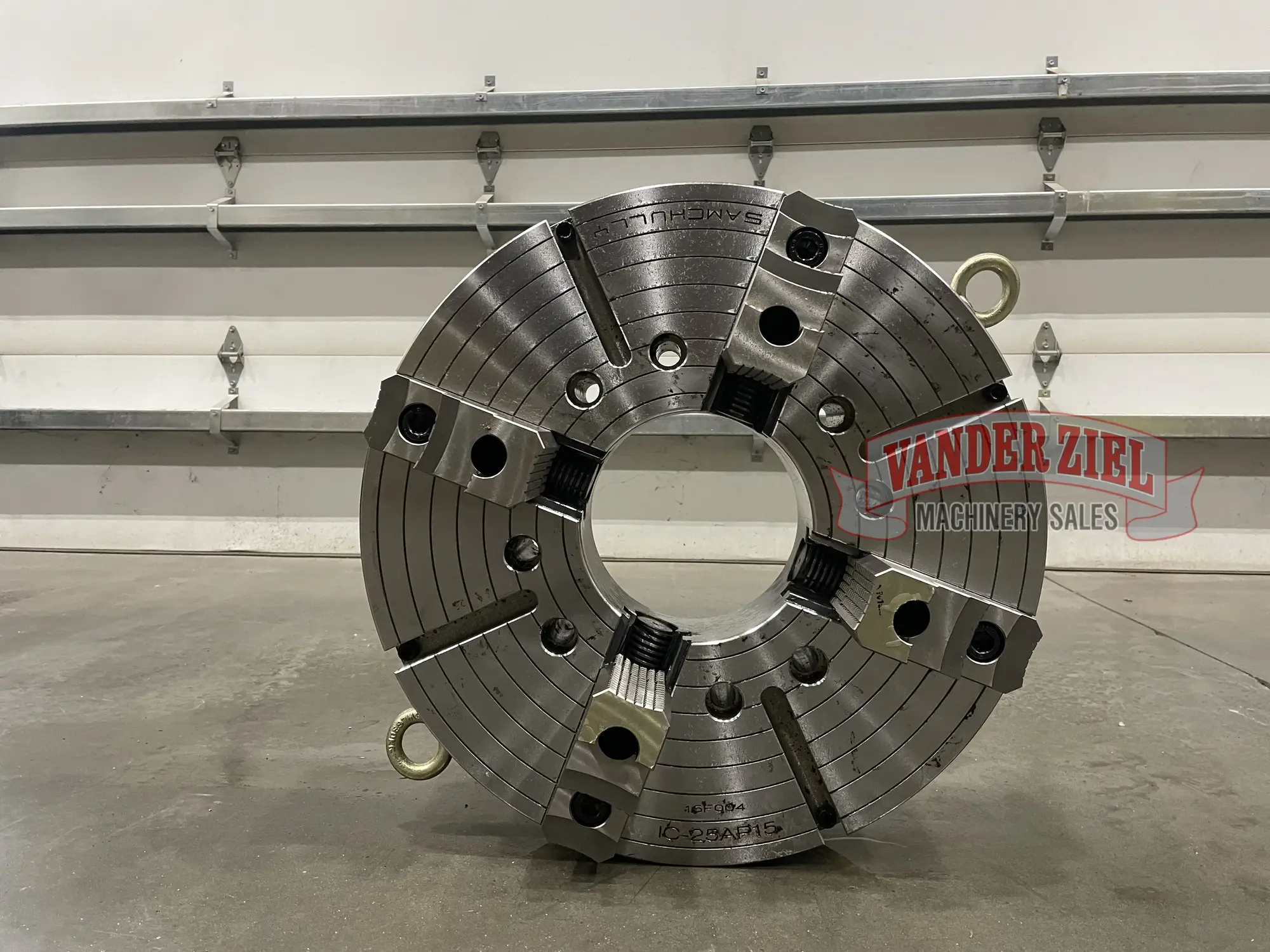 Used SAMCHULLY SAMCHULLY 25" FOUR JAW CHUCK, 8 1/2" BORE Chucks Michigan US | Vander Ziel Machinery Sales #1262357