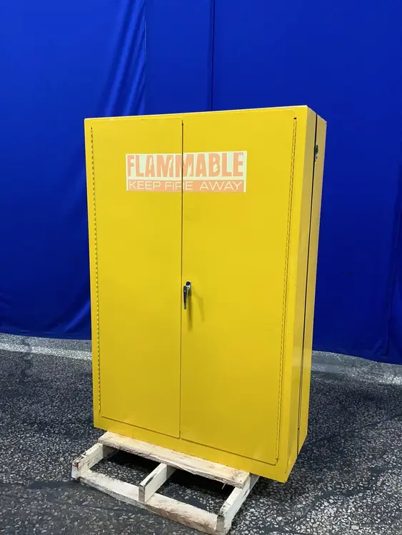 Used _UNKNOWN_ _UNKNOWN_ Cabinets Ohio US | HGR 24 #1250334