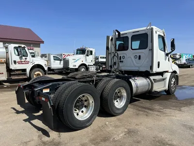 Used 2021 FREIGHTLINER CASCADIA Conventional trucks Minnesota US | Carco Truck & Equipment #1513697