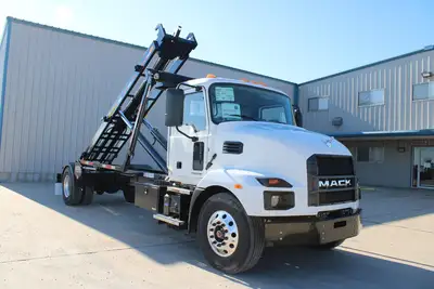 New | in-Stock 2025 MACK MD6 Hooklifts & Roll-Offs Texas US | Roll Off Truck World #1491908