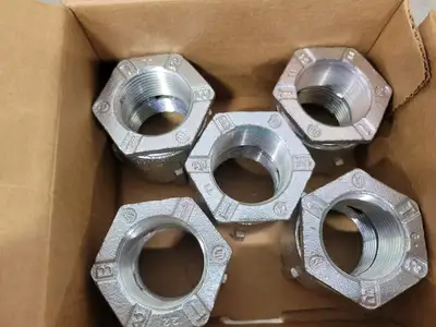 NEW THOMAS & BETTS 677
