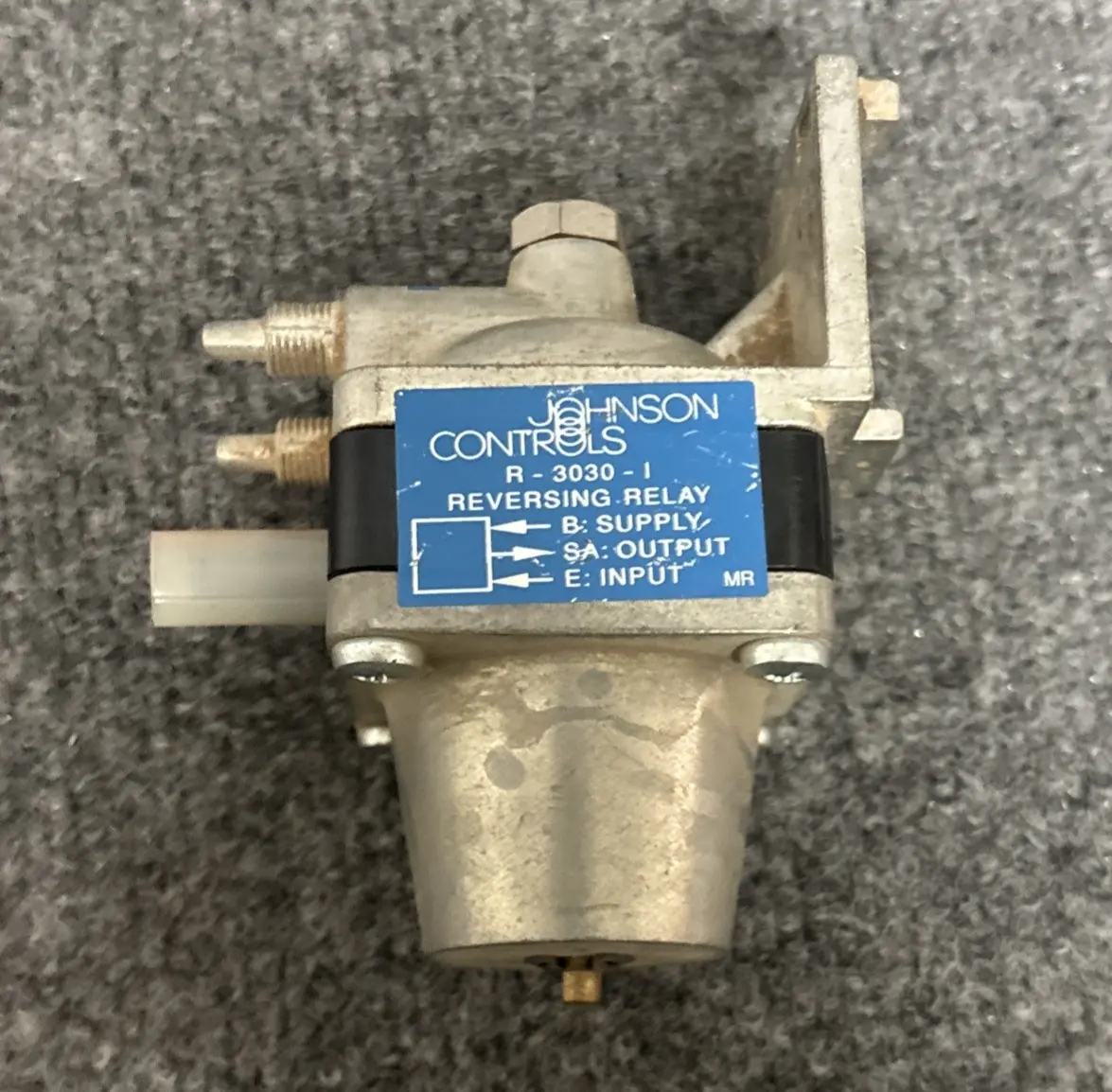 Used Johnson Controls R-3030-I Relays & Switches California US | Davliegogo LLC #1708075