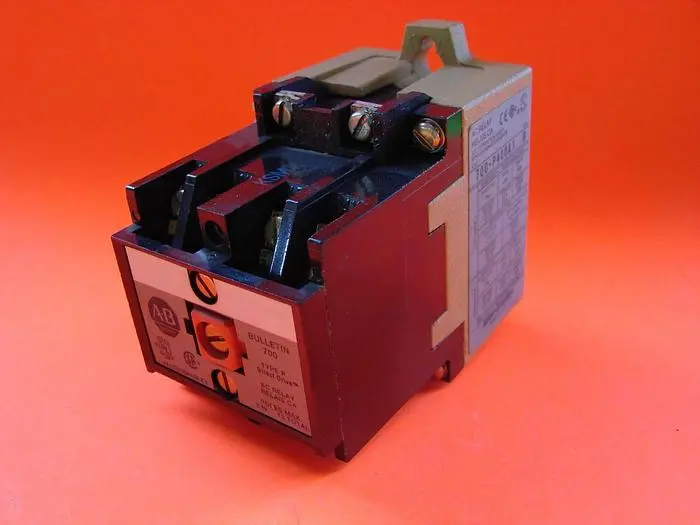 Used ALLEN BRADLEY 700-P400A1 SER B Relays & Switches Michigan US | Ideal Machinery #579364