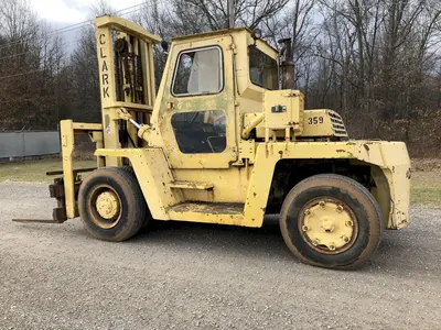 15,000 LBS CLARK PNEUMATIC TIRE DIESEL FORKLIFT: STOCK #17889