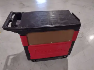 USED RUBBERMAID TRADES CART