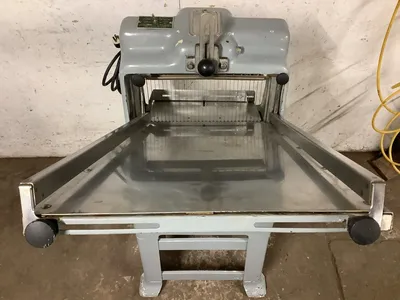 152-0548 Oliver 797 Bread Slicer