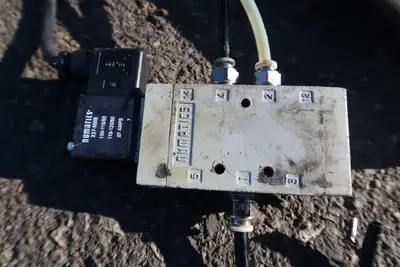 Two Air Cylinders w/ Electric DCV