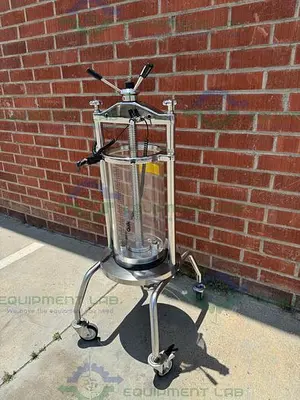 USED MILLIPORE QUIKSCALE 250/500 CHROMATOGRAPHY COLUMN 25 LITERS