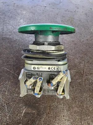 USED ALLEN-BRADLEY 800T-D1JA