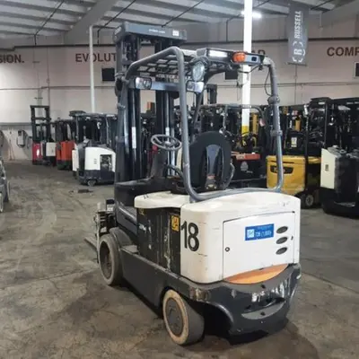 USED 2019 CROWN FC5225-60