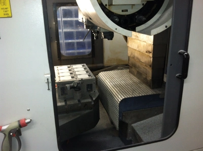 USED 2004 SUPERMAX YCM