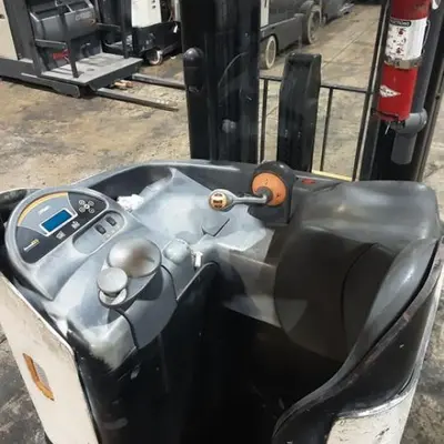 USED 2016 CROWN RR5725-45