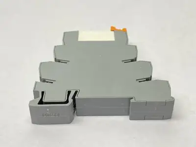 2967837,PLC-BSC-24DC/1IC/ACT | Phoenix Contact PLC-BSC-24DC/1IC/ACT Relay Base 2967837 w/ 2961341 Relay - Used