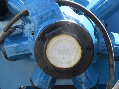 Radmark, single roll granite/rock crusher pulverizer w/hydraulic motor