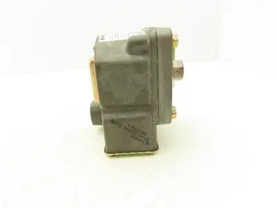 Barksdale D1T-GH3SS-U Diaphragm Pressure Switch 0.3-3 psi Range 21.1-2109 mmH2O