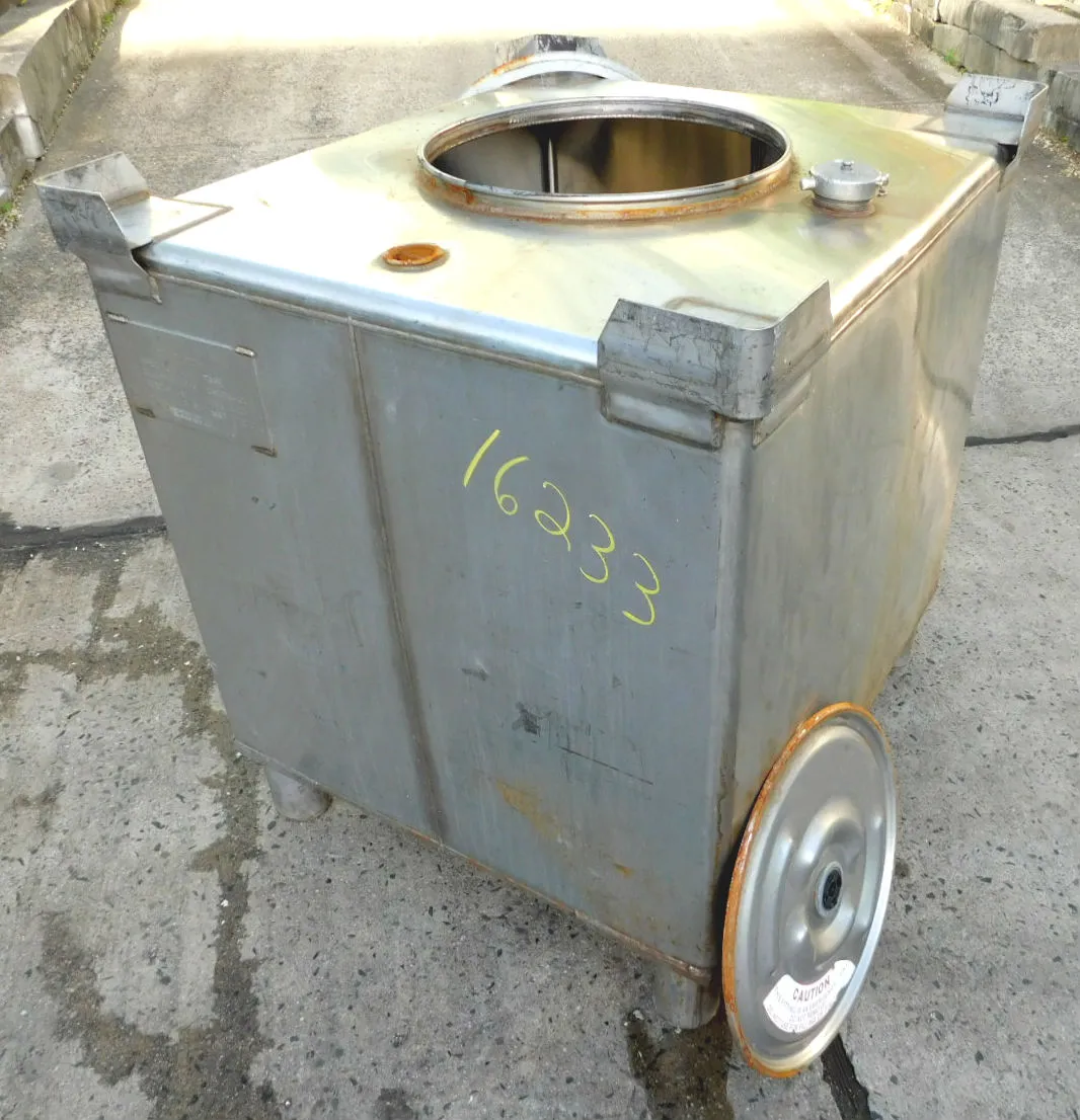 USED 350 GALLON LIQUID TOTE 350 GALLON