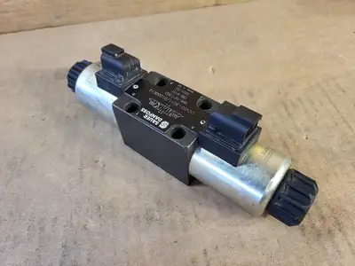 USED SAUER DANFOSS DCV03-3C11/01200E12