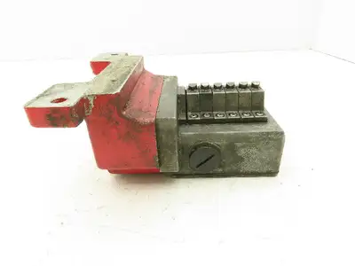 Omron VB Series  6-Plunger Limit Switch Bevel Plunger