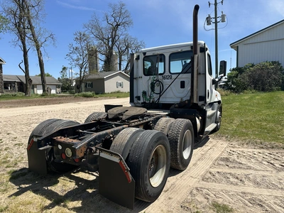 USED 2016 FREIGHTLINER CASCADIA 125