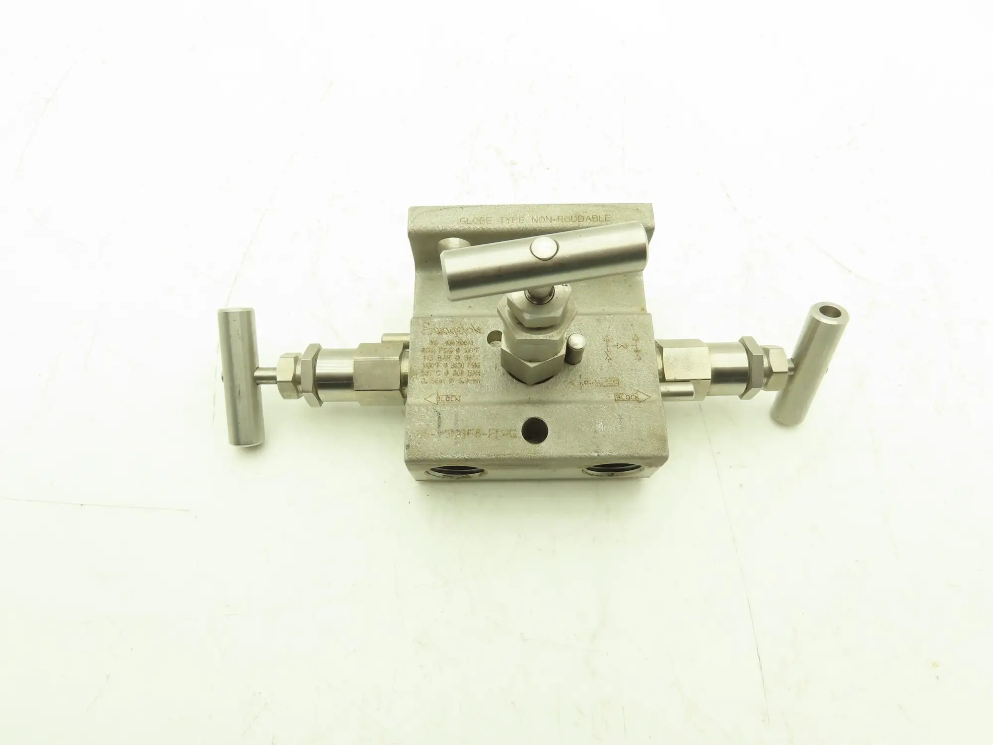 Swagelok SS-V3NBF8-FL-G Stainless 3-Valve Instrument Manifold 1/2" NPT Ball Tip