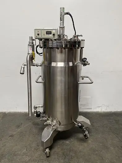 Used APPLIKON 250 LITER JACKETED REACTOR W/ AGITATOR Jacketed Tanks | Equipment Lab #486025
