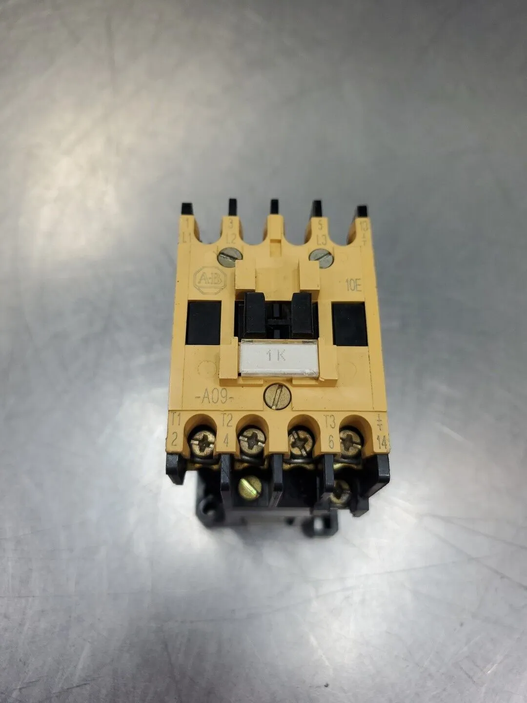 Allen Bradley 100-A09NA3/B Contactor Relay, 3-Pole, 9A, 240VAC Coil. 4D-34